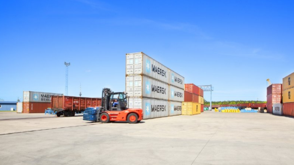 Płyta z fibrobetonu terminala kontenerowego Alekon Cargo Logistics HubOÜ w Estonii (2)